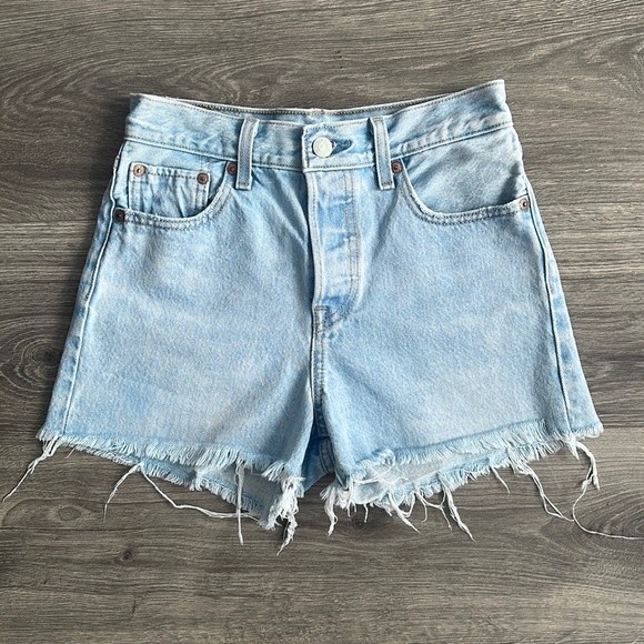 LEVI'S Wedgie Short Light Blue Wash Awesome Street High Rise Raw Hem US 25 - Picture 3 of 12